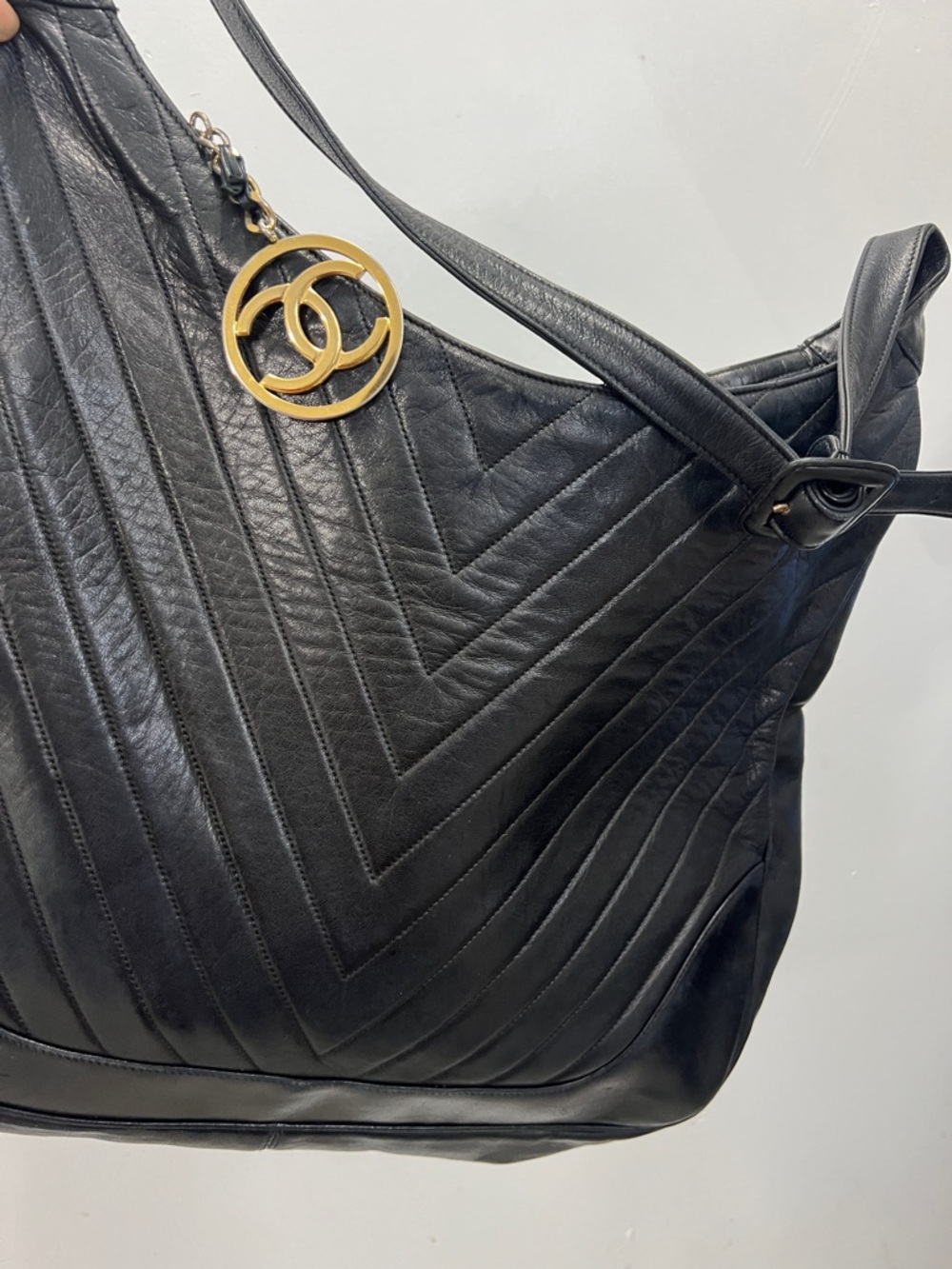 CHANEL CHEVRON VINTAGE TOTE HOBO BAG - Picture 5 of 13